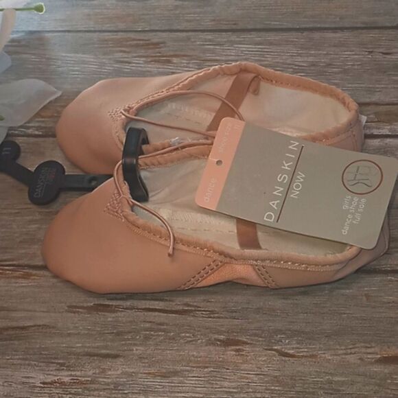 Toddler Girls Faux Leather Dance Shoes Ballet Ballerina - Picture 2 of 4